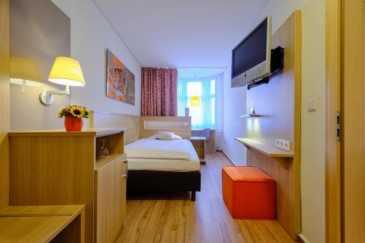Victoria Hotel 4*