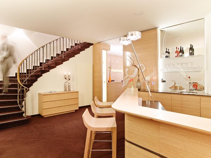 Victoria Hotel 4*